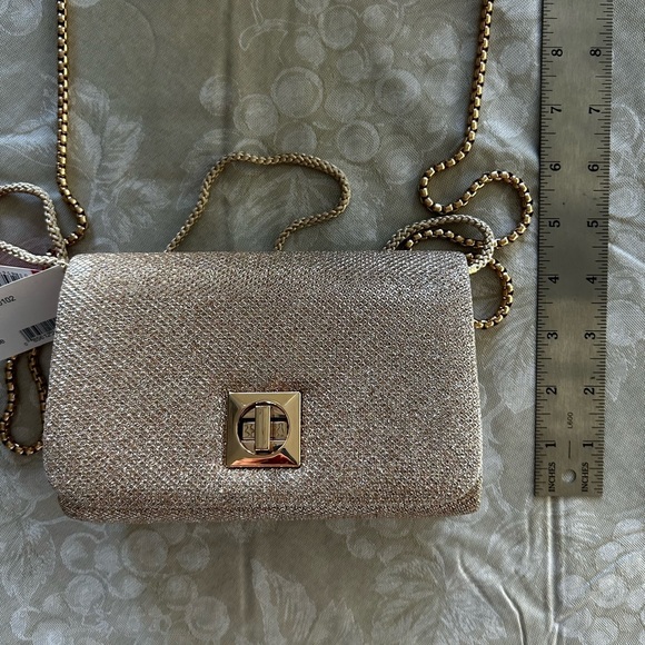 NWT women’s clutch. Gold. - Picture 4 of 5